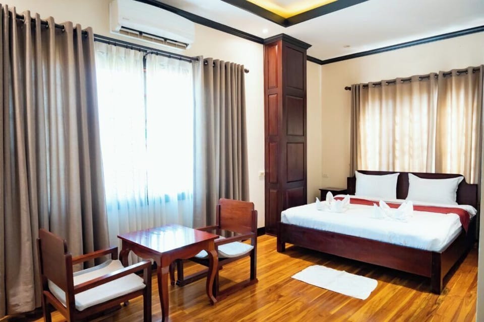 Deluxe Suite | Blackout drapes, soundproofing, free WiFi, bed sheets