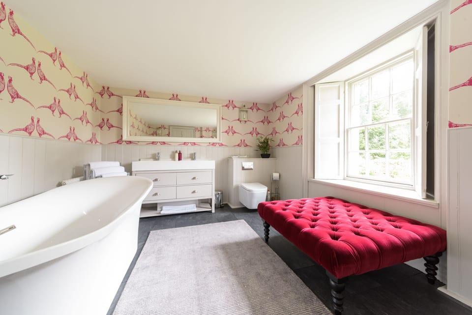 Deluxe Double Room (The Governess's Quarters) | Bathroom | Free toiletries, hair dryer, towels, soap