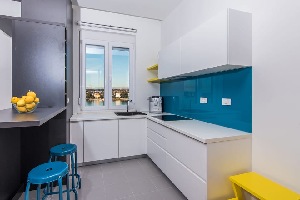 Superior Apartment | Private kitchenette | Fridge, microwave, oven, stovetop