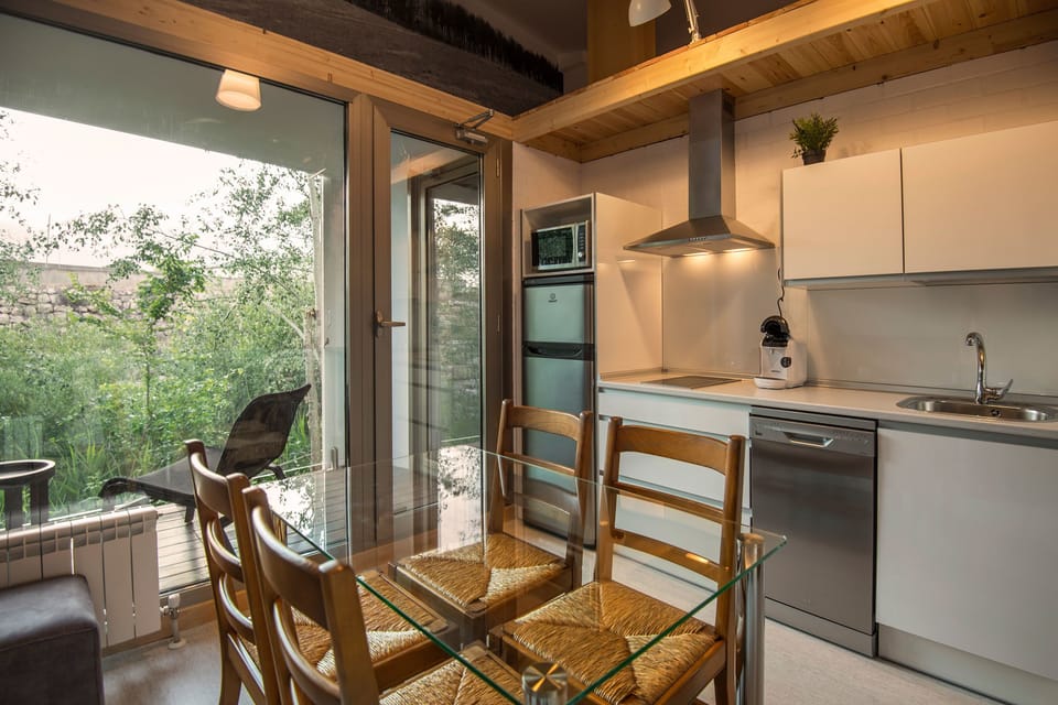 Suite Baldomero | Private kitchen | Full-size fridge, microwave, stovetop, dishwasher