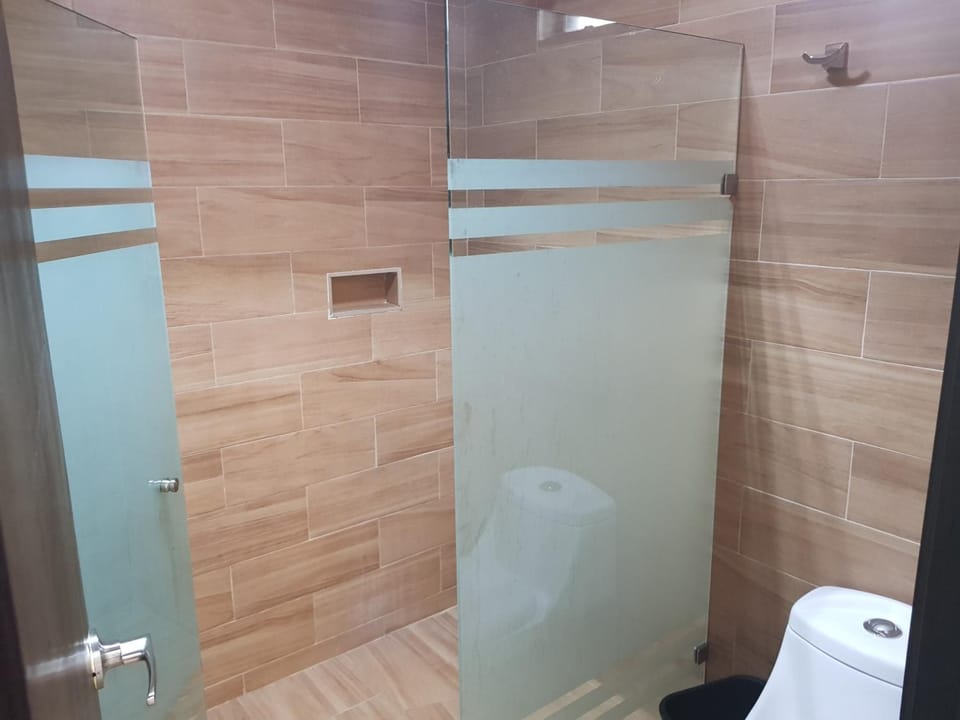 Shower, towels