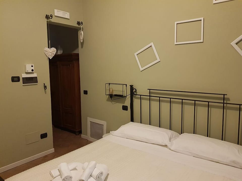Individually decorated, individually furnished, bed sheets