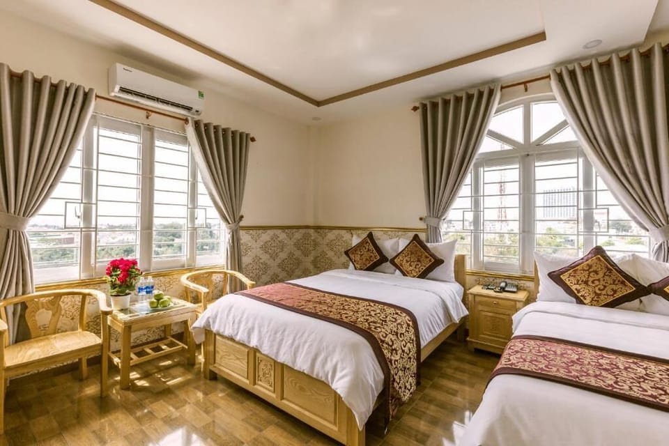 Minibar, desk, WiFi (free), bed sheets