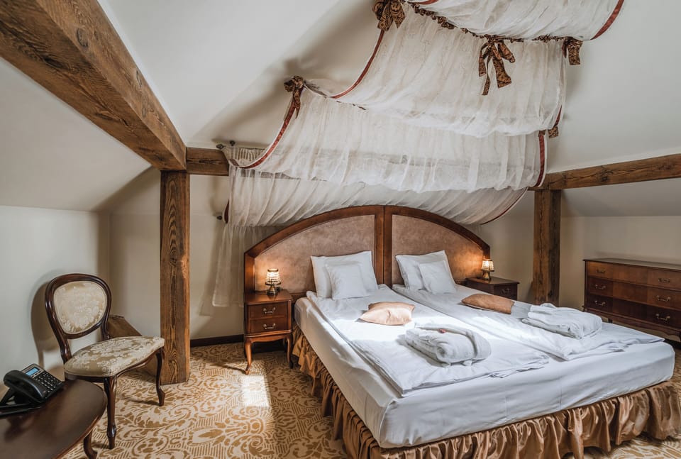 Apartment | Premium bedding, minibar, in-room safe, individually decorated