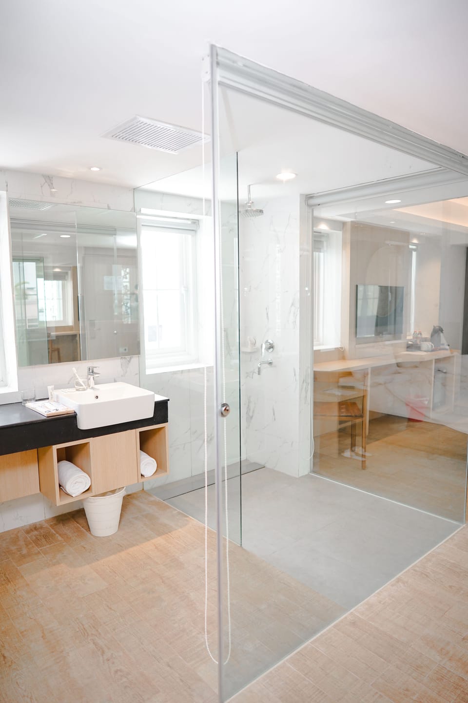 Premier Malioboro View | Premium bedding, minibar, in-room safe, desk