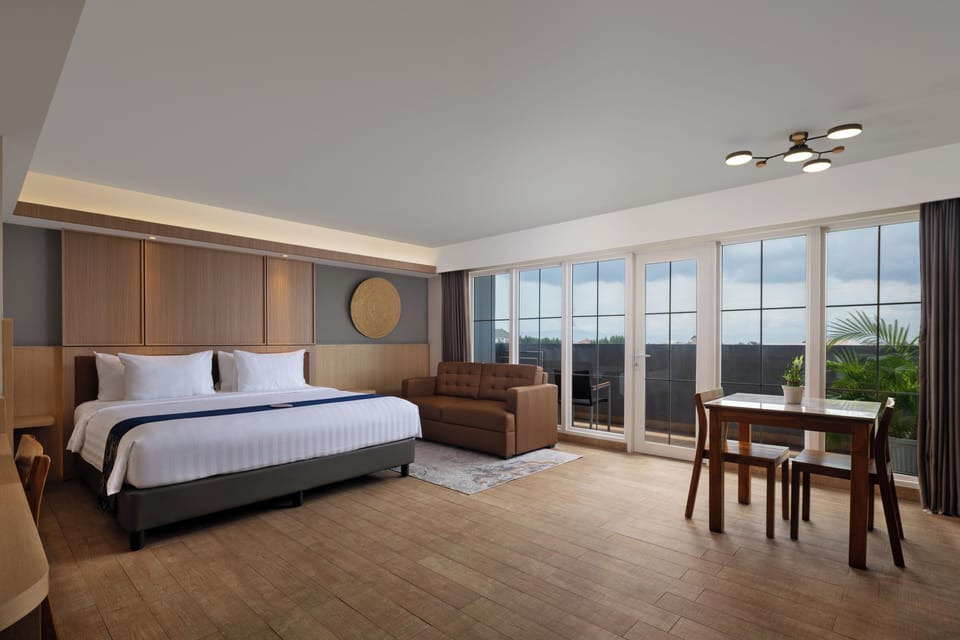 Aveta Suite | Premium bedding, minibar, in-room safe, desk