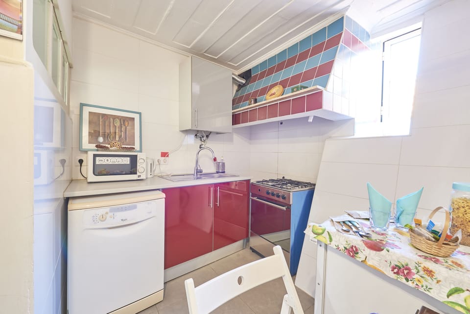 Junior Studio, 1 Bedroom | Private kitchen | Fridge, coffee/tea maker, electric kettle