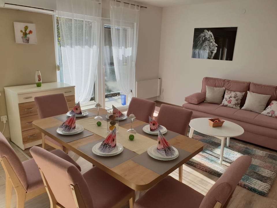 Apartment | Living area | Smart TV