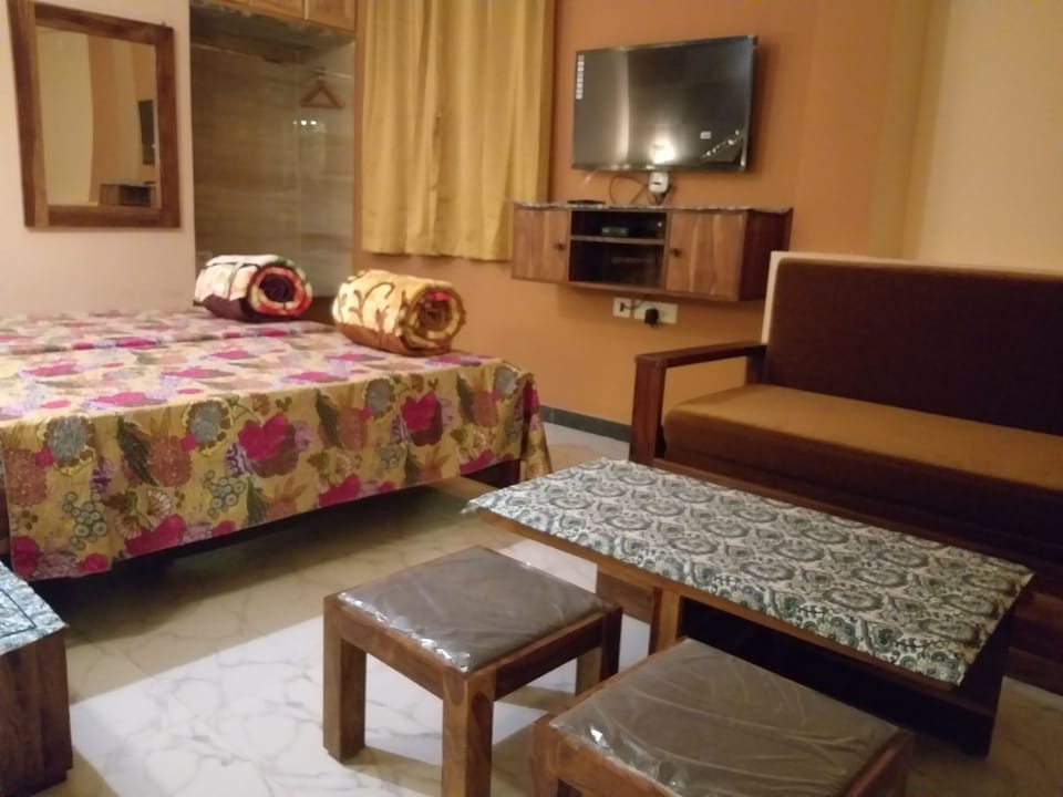 Family Studio, 2 Twin Bed  | Minibar, in-room safe, individually decorated, individually furnished
