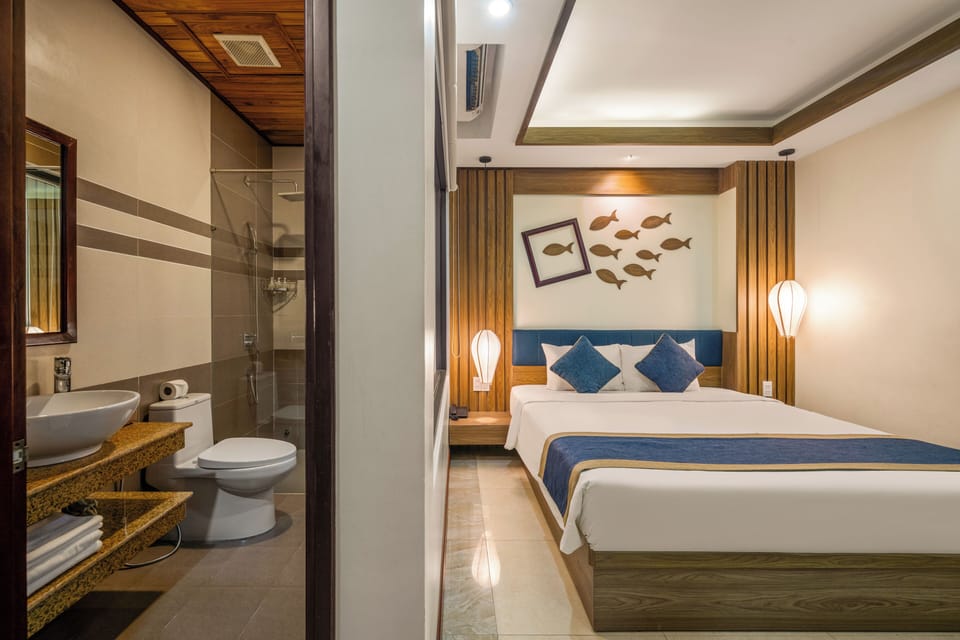 Superior Double Room | Minibar, in-room safe, individually furnished, laptop workspace