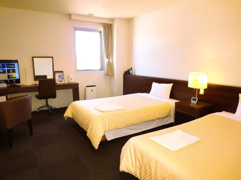 Twin Room, Non Smoking | Desk, iron/ironing board, free WiFi