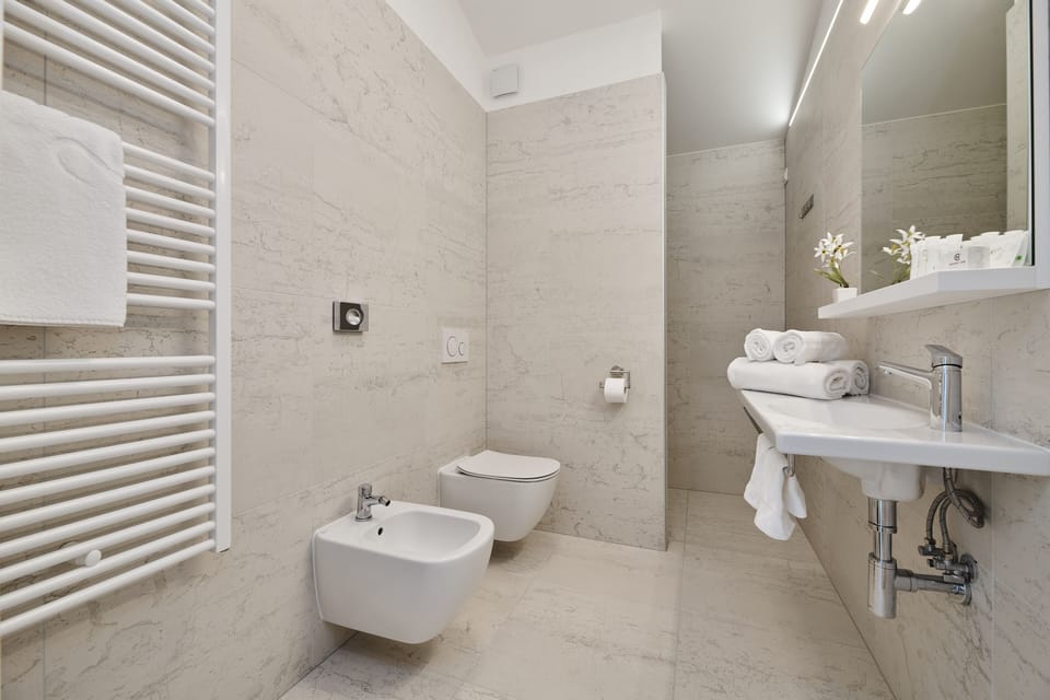 Superior Double Room, 1 Queen Bed, Non Smoking, City View | Bathroom | Shower, hair dryer, bathrobes, slippers