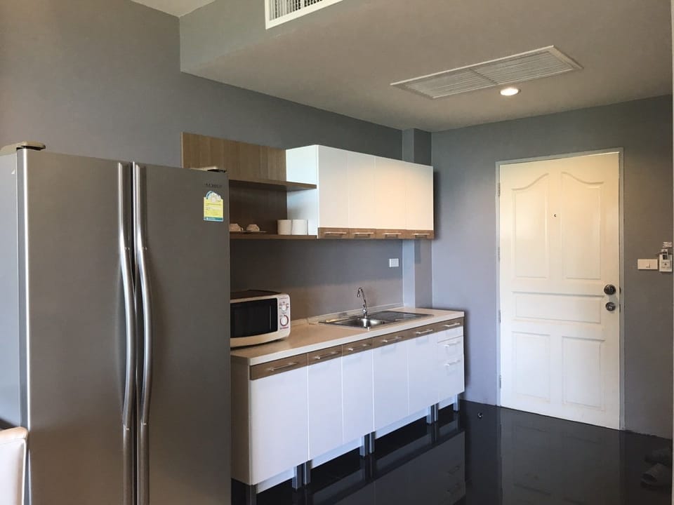 Panoramic Apartment, 1 King Bed, Accessible, Smoking | Private kitchenette | Full-size fridge, microwave, electric kettle, cookware/dishes/utensils