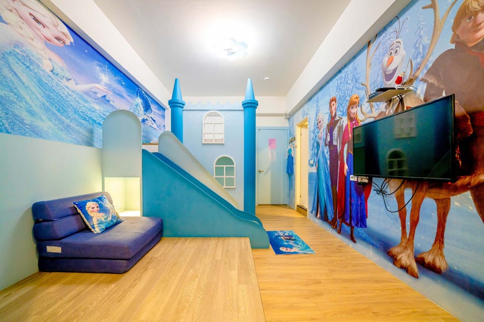 Romantic Quadruple Room | Individually decorated, individually furnished, desk, soundproofing