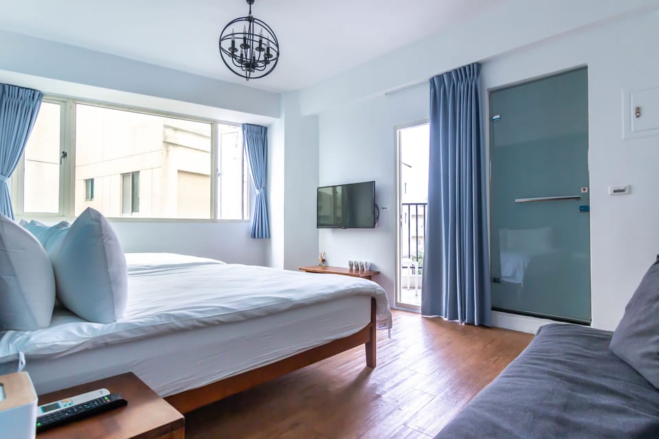 Superior Quadruple Room, Balcony | Free WiFi, bed sheets