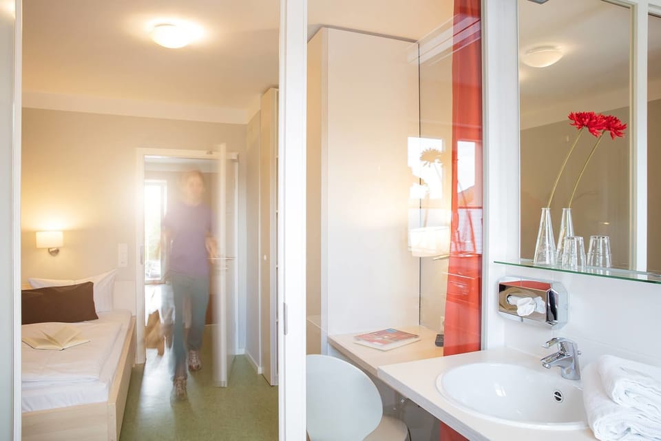 Single Room | Desk, blackout drapes, free WiFi, bed sheets