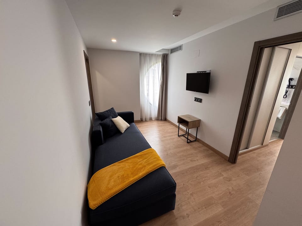 Suite | Premium bedding, down comforters, minibar, in-room safe