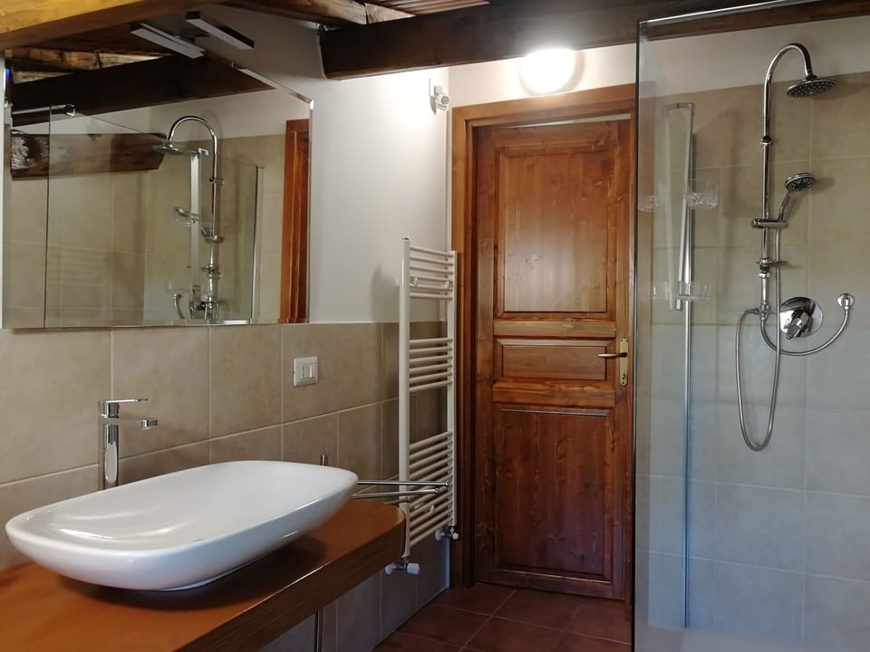 Double Room (Private External Bathroom) | Bathroom | Bidet, towels