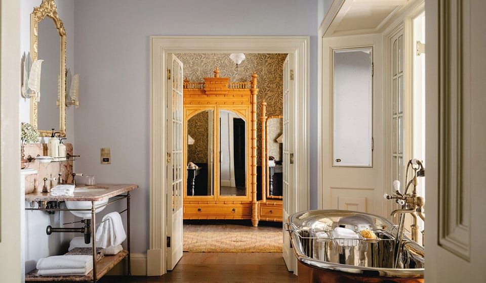 Suite (Estate) | Living area | Flat-screen TV