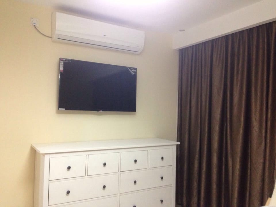 Deluxe Apartment, 1 Queen Bed, Non Smoking, City View | Room amenity