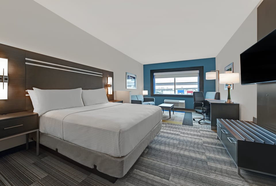 Suite, 1 King Bed | Egyptian cotton sheets, premium bedding, down comforters, pillowtop beds