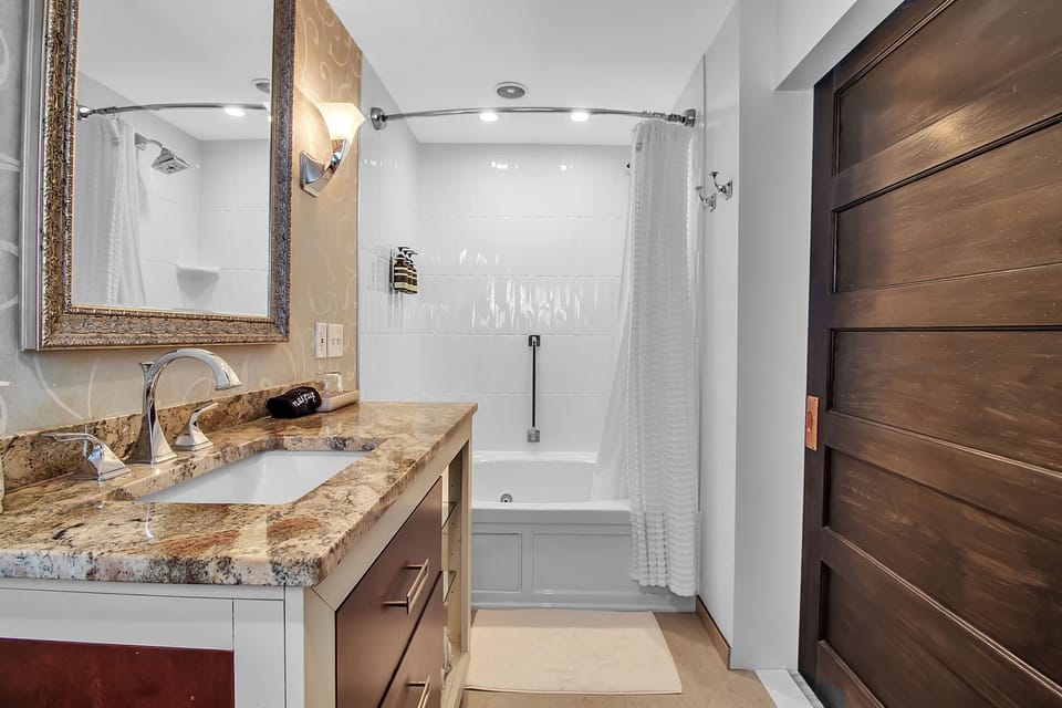 Romantic Suite, Ensuite, River View | Bathroom