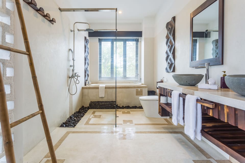 Deluxe Suite, 1 King Bed, Garden View | Bathroom | Combined shower/tub, deep soaking tub, rainfall showerhead