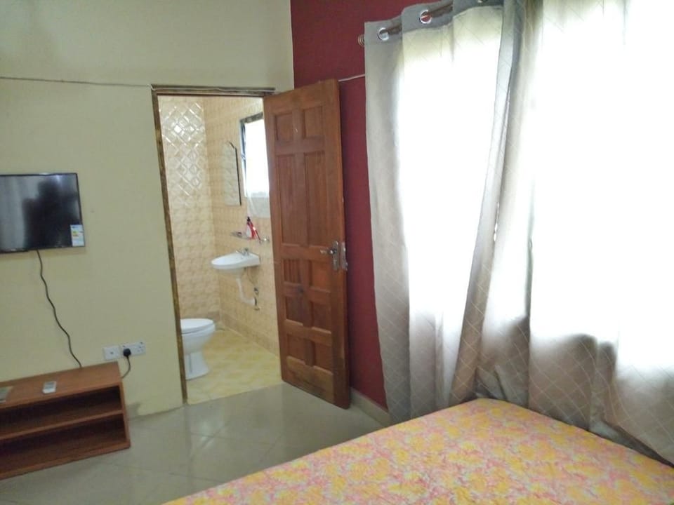 Comfort Apartment, Courtyard View | Bathroom | Separate tub and shower, jetted tub, rainfall showerhead