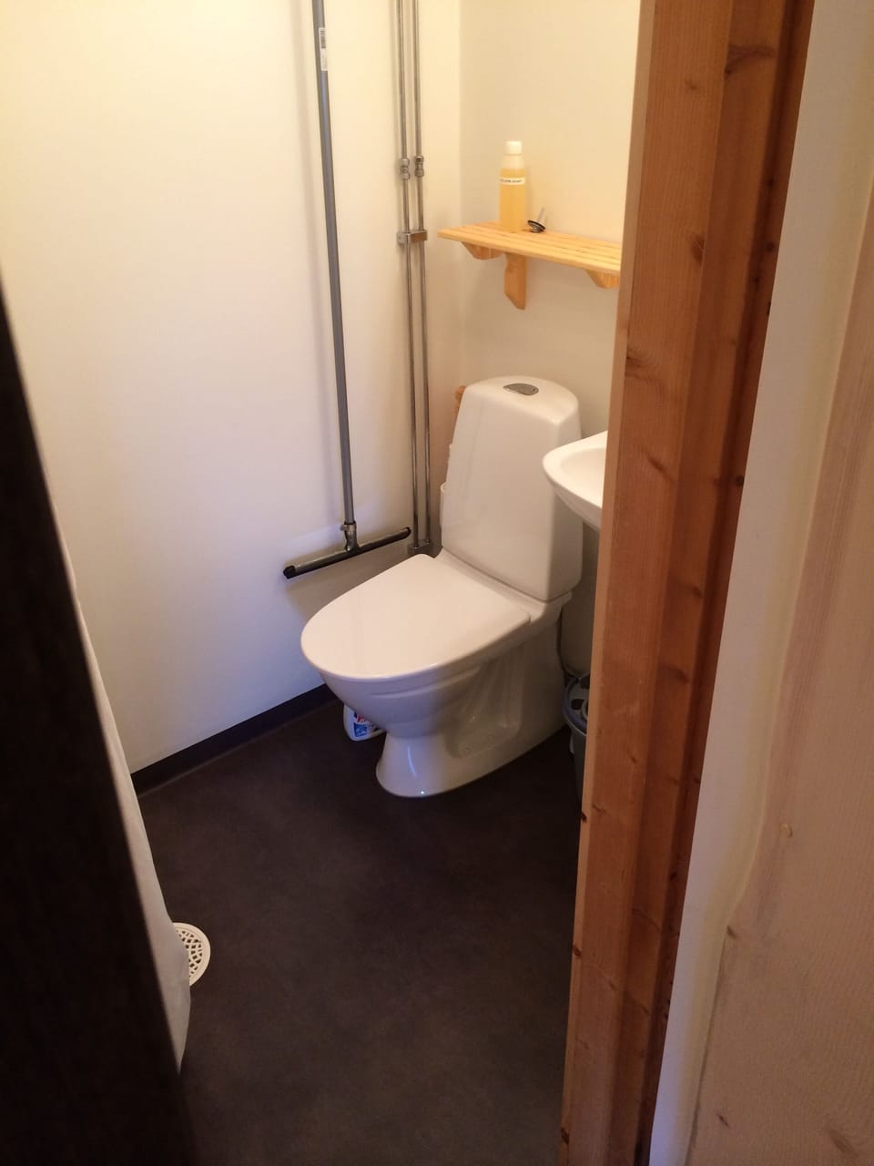 Cottage | Bathroom | Shower, rainfall showerhead