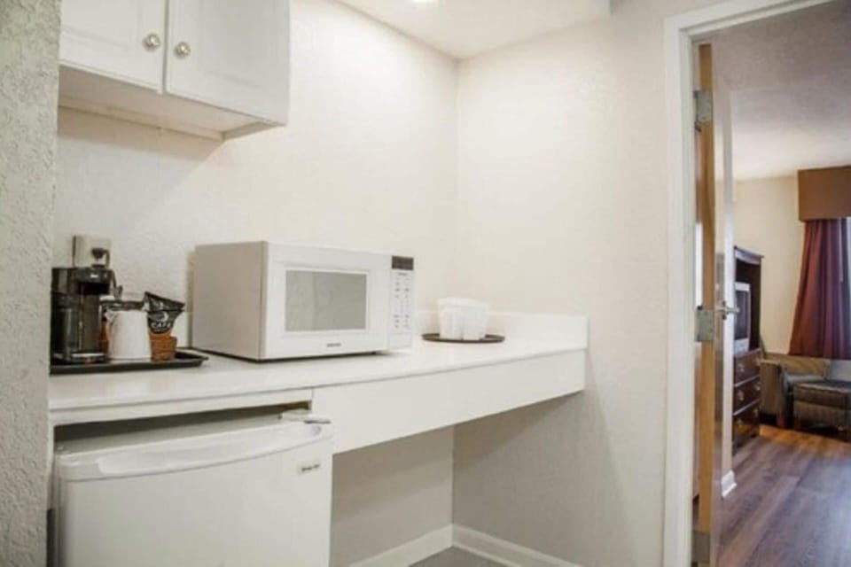 Fridge, microwave, coffee/tea maker