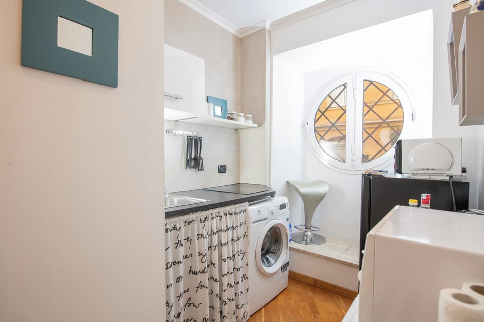 Superior Apartment, 3 Bedrooms | Private kitchen | Highchair