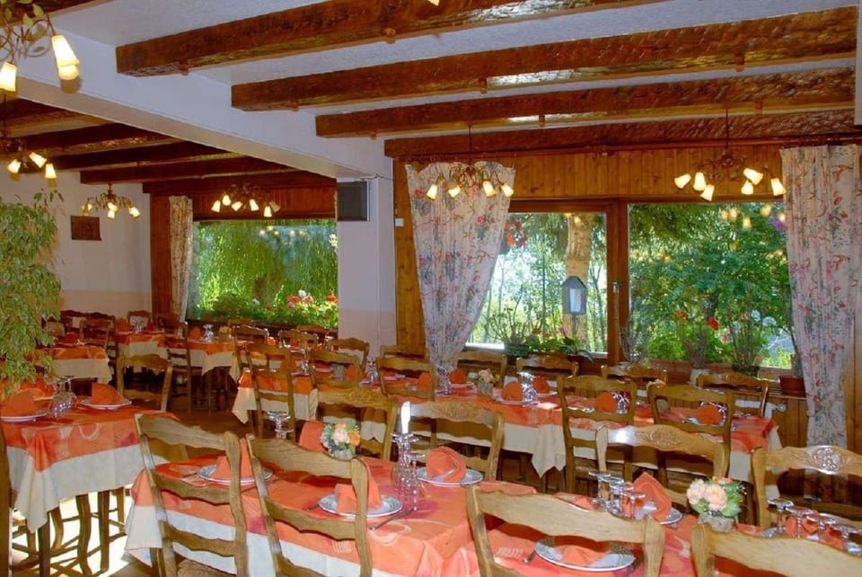 Hotel Restaurant Le Grillon Hotel in Villarembert