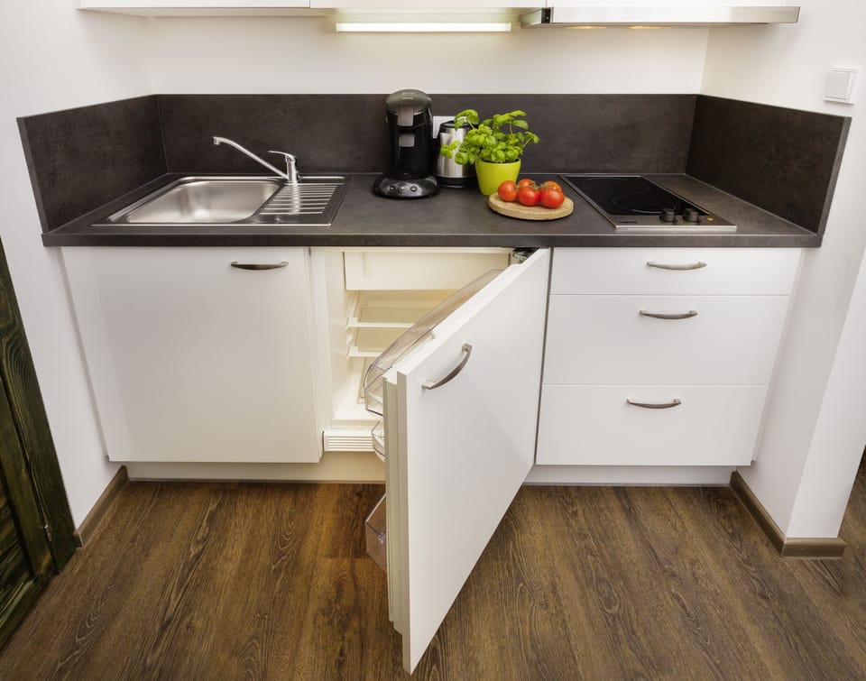 Comfort Single Apartment | Private kitchenette | Coffee/tea maker, fridge, microwave, stovetop