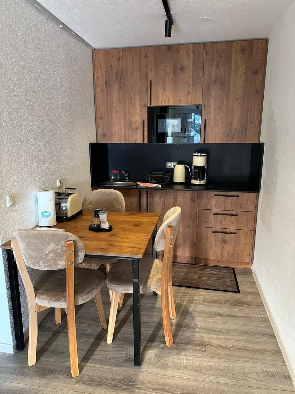 Comfort Apartment, Courtyard View | Desk, laptop workspace, free WiFi