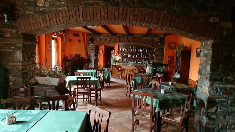 Breakfast, lunch, dinner served; Italian cuisine 