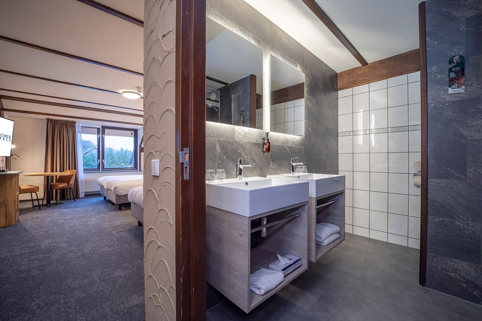 Family Room | Bathroom | Shower, eco-friendly toiletries, hair dryer, towels