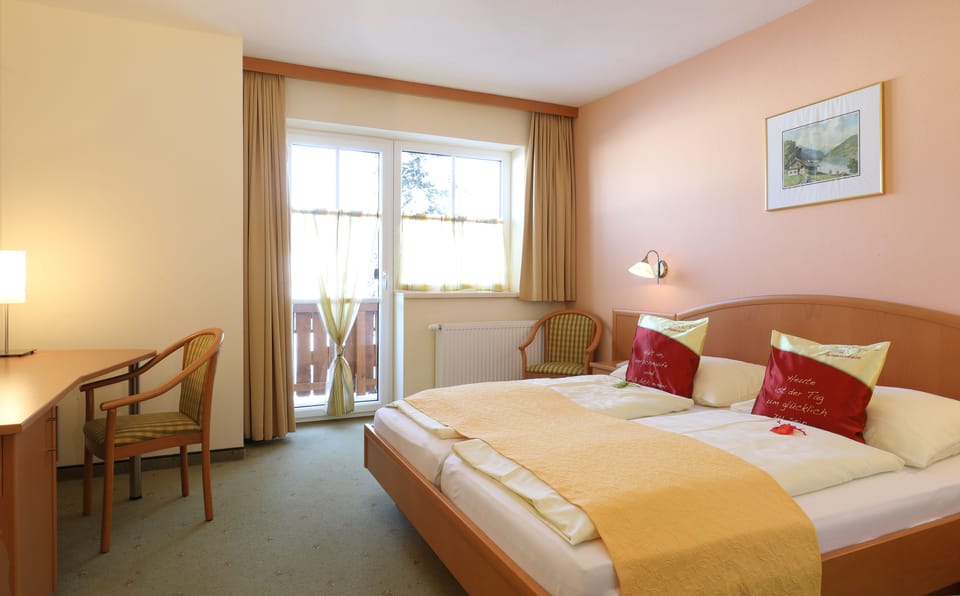 Standard Double Room | In-room safe, desk, blackout drapes, soundproofing
