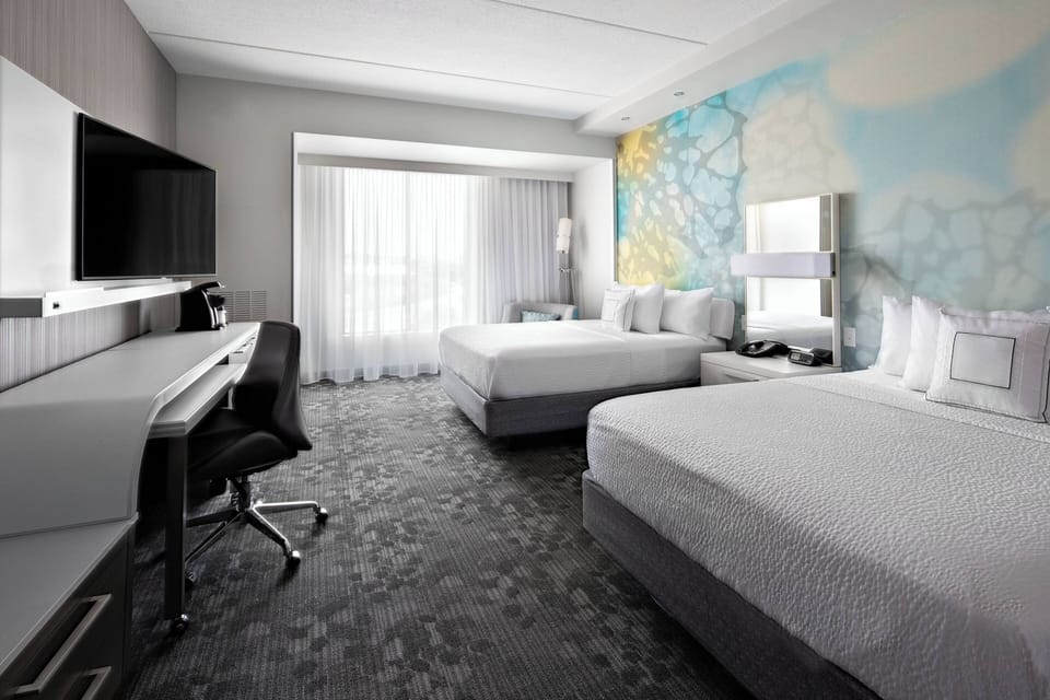 Premium bedding, in-room safe, desk, laptop workspace