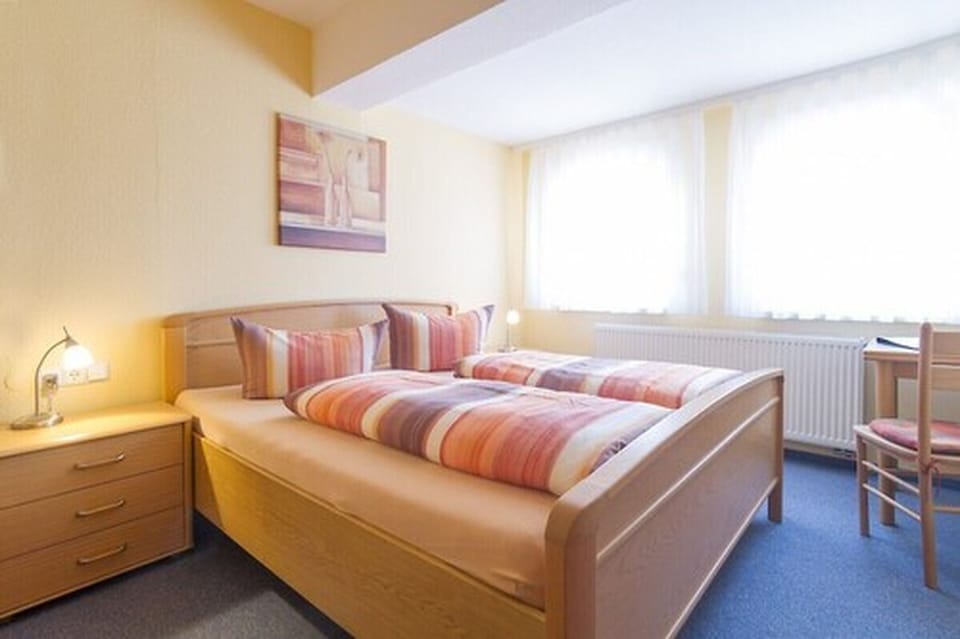 Hypo-allergenic bedding available, rollaway beds (surcharge)