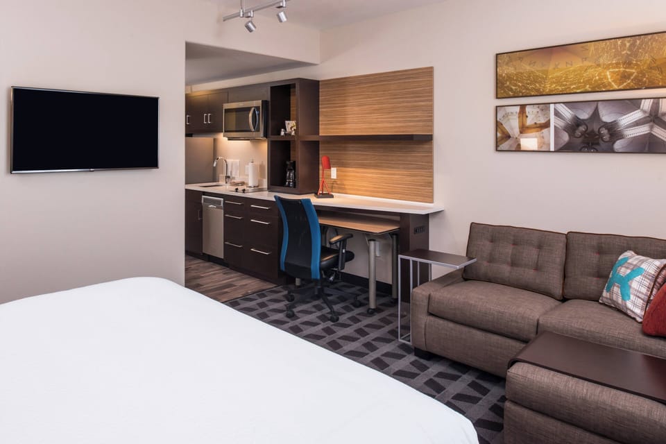 Studio, 1 King Bed with Sofa bed | Individually furnished, desk, laptop workspace, blackout drapes