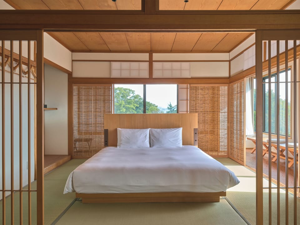 CORNER DELUXE [ KING BED ROOM ] | Premium bedding, free minibar, desk, blackout drapes