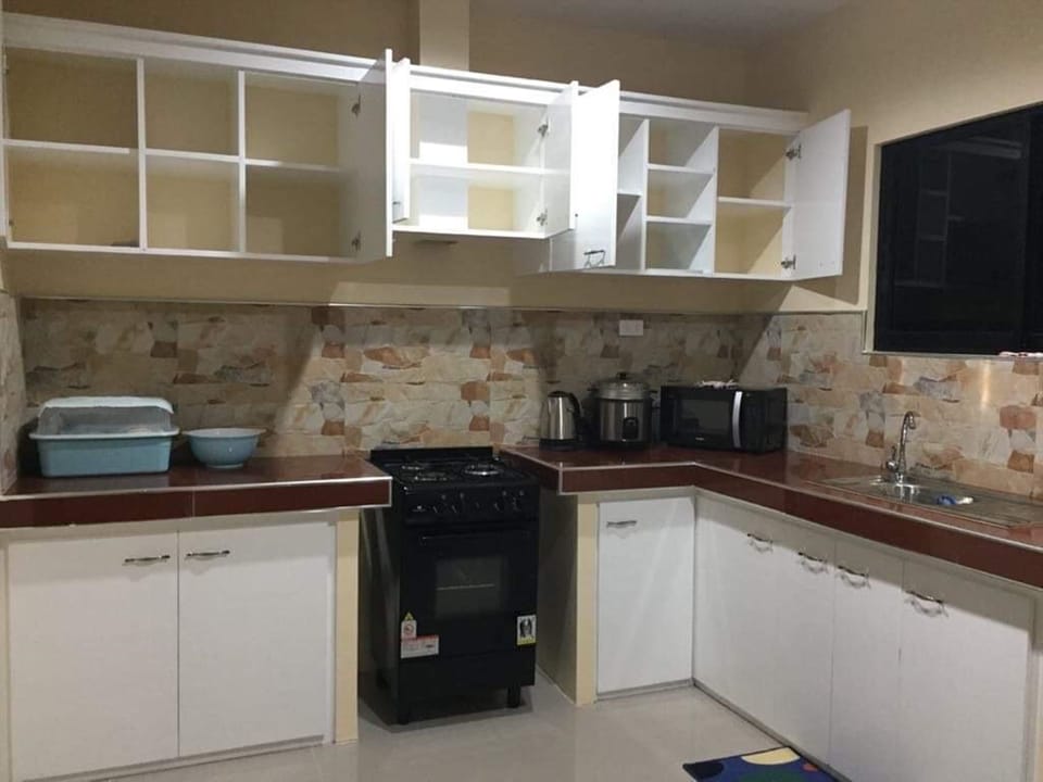 Exclusive Apartment, 2 Queen Beds, Non Smoking | Private kitchen | Fridge, microwave, oven, cookware/dishes/utensils