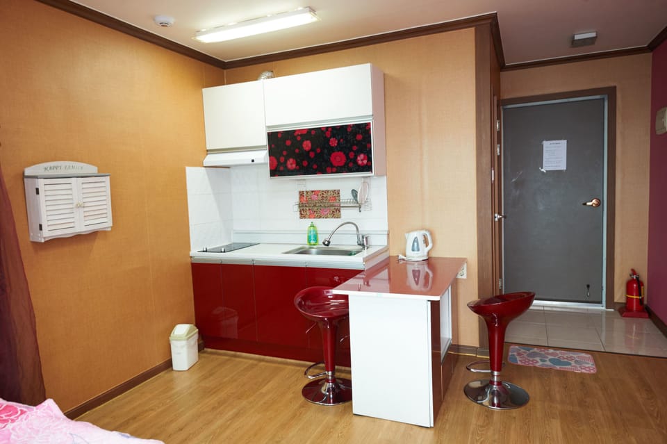 Standard Room | Private kitchen | Fridge, microwave, stovetop, electric kettle