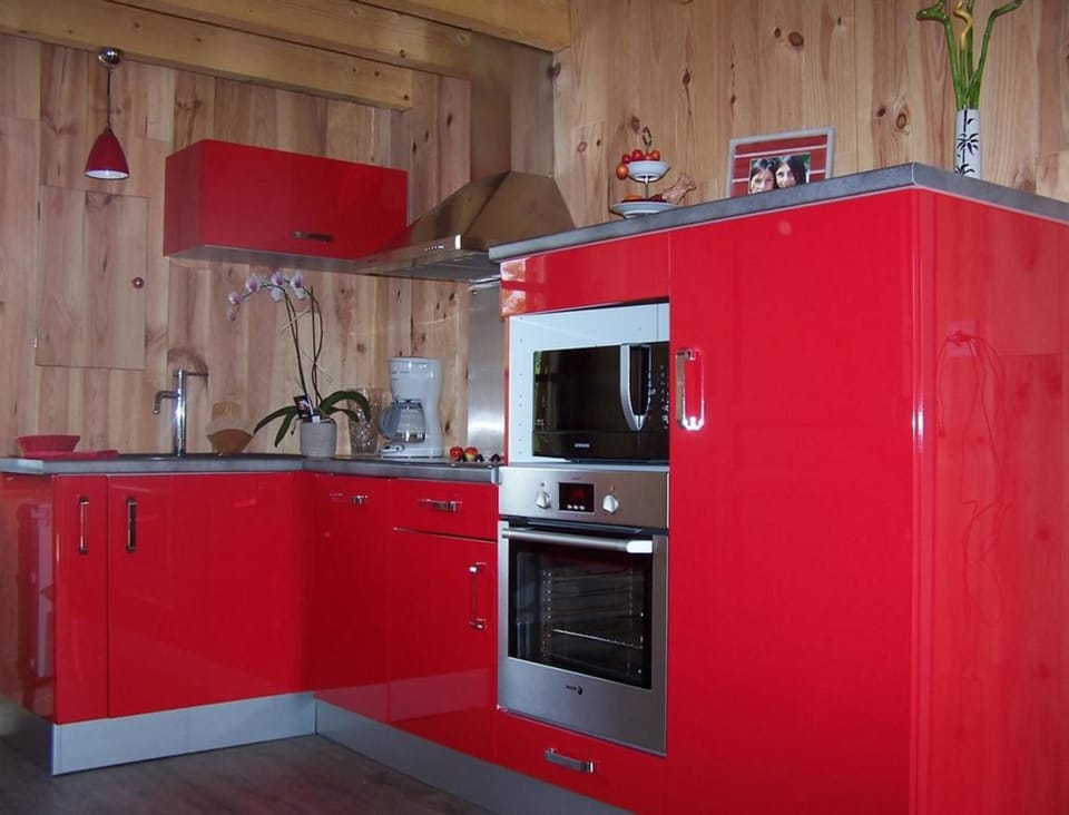 Cottage, Multiple Beds | Private kitchen | Fridge, stovetop, coffee/tea maker, electric kettle
