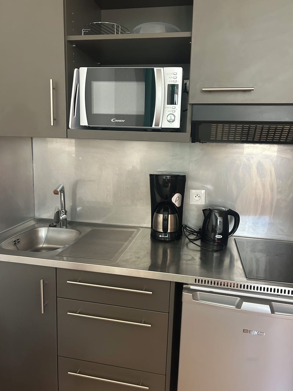 Apartment, 1 Bedroom | Private kitchen | Fridge, microwave, oven, stovetop