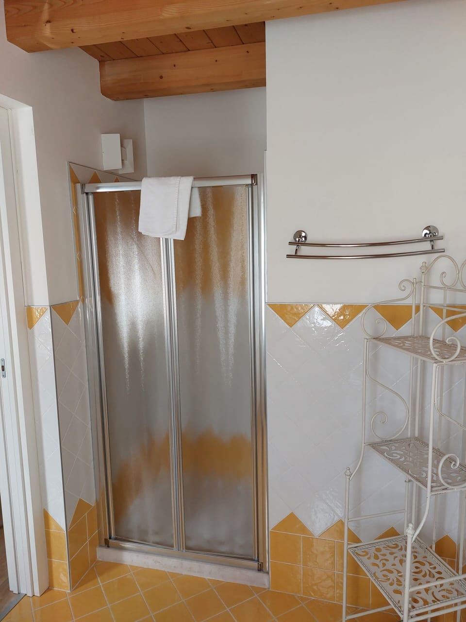 Family Duplex, 1 Bedroom, Park View, Garden Area | Bathroom | Shower, hydromassage showerhead, free toiletries, hair dryer
