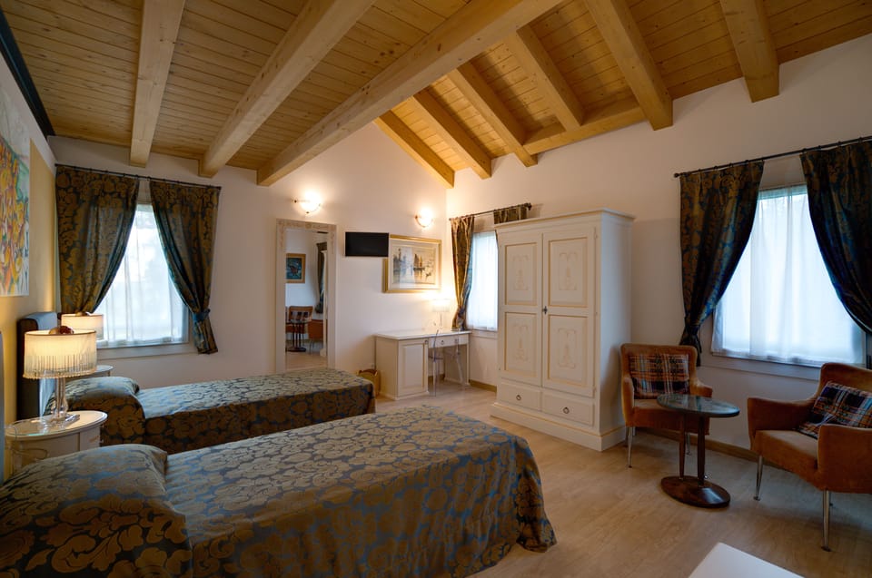 Deluxe Double or Twin Room, 1 Bedroom, Ensuite, River View | Frette Italian sheets, premium bedding, pillowtop beds