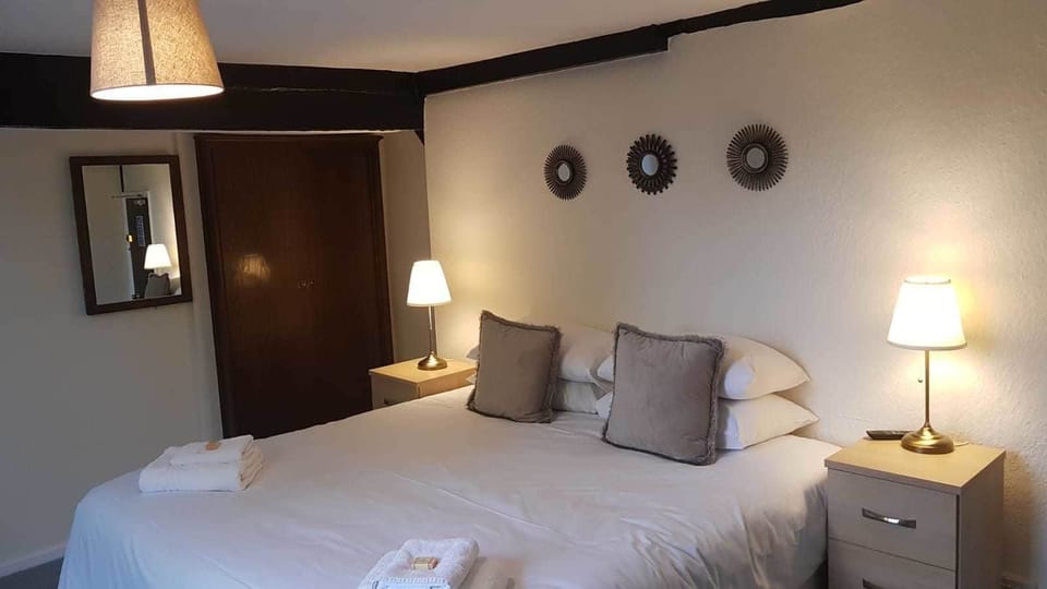 Standard Double Room (Room 4) | Desk, iron/ironing board, free WiFi, bed sheets