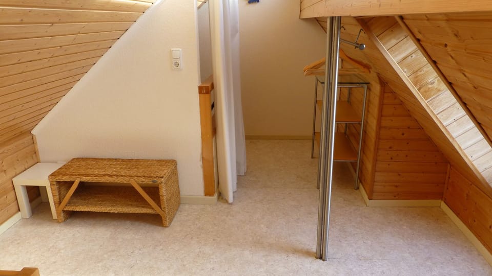 Apartment, 3 Bedrooms | 3 bedrooms, desk, free WiFi