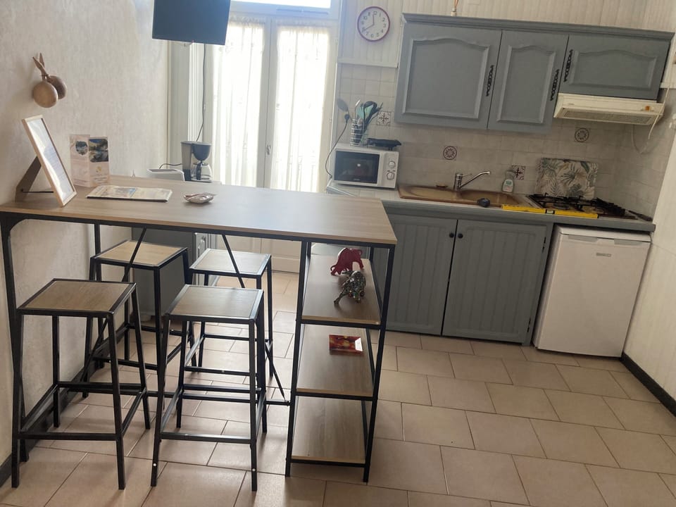 Comfort Apartment | Private kitchen | Full-size fridge, microwave, oven, stovetop